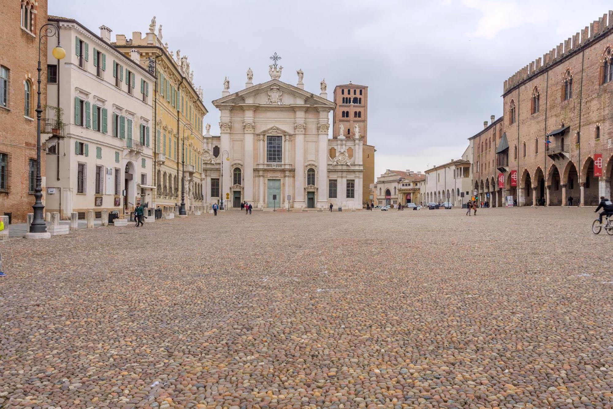 Cavour 96 Apartman Mantova Kültér fotó
